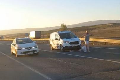 Trafiği birbirine kattı, araçların üzerine atladı, cam kırdı