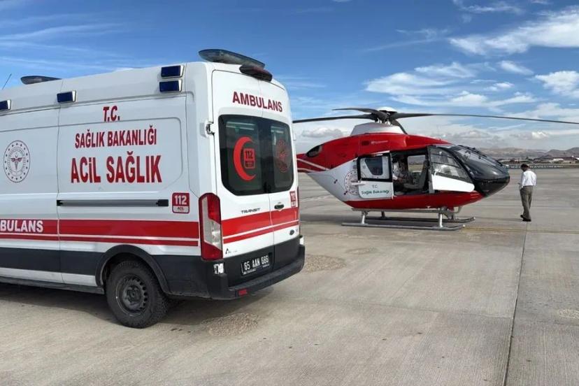 Trafik kazasında yaralanan şahıs ambulans helikopter ile Van’a getirildi