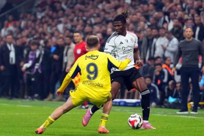 Trendyol Süper Lig: Beşiktaş: 2 - Fenerbahçe: 2 (İlk yarı)