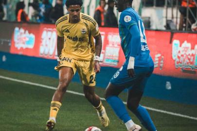 Trendyol Süper Lig: Çaykur Rizespor: 2 - Fenerbahçe: 0 (İlk yarı)