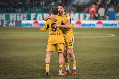 Trendyol Süper Lig: Çaykur Rizespor: 2 - Fenerbahçe: 5 (Maç sonucu)