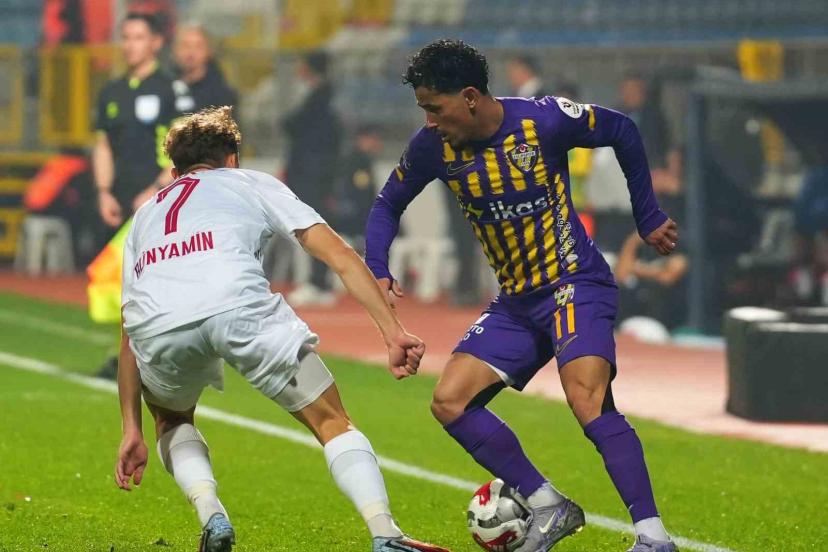 Trendyol Süper Lig: Eyüpspor: 0 - Antalyaspor: 0 (İlk yarı)