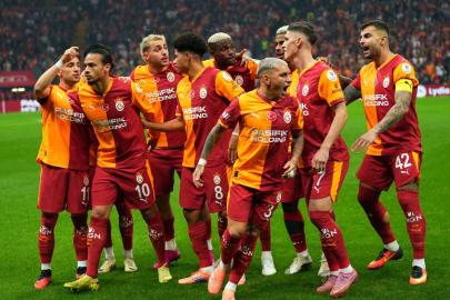 Trendyol Süper Lig: Galatasaray: 0 - Trabzonspor: 0 (İlk yarı)