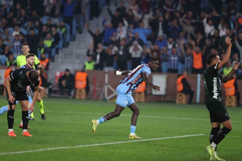 Trendyol Süper Lig: Trabzonspor: 1 - Alanyaspor: 0 (İlk yarı)