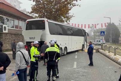 Tur otobüsünün ters yön hatası pahalıya mal oldu