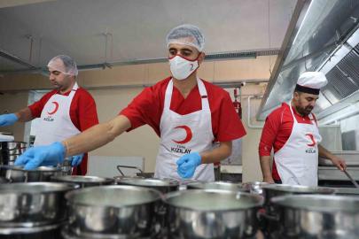 Türk Kızılay Elazığ Şubesi’nden 200 ihtiyaç sahibine sıcak yemek