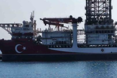 Türkiye’nin 228 metrelik denizdeki yeni gücü: Türkiye’nin rengine boyandı