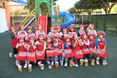 Turşular Konyaaltı’nın minik elleriyle kuruldu