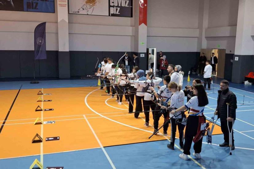 U15 Okçuluk bölge müsabakaları şampiyonu Elazığ