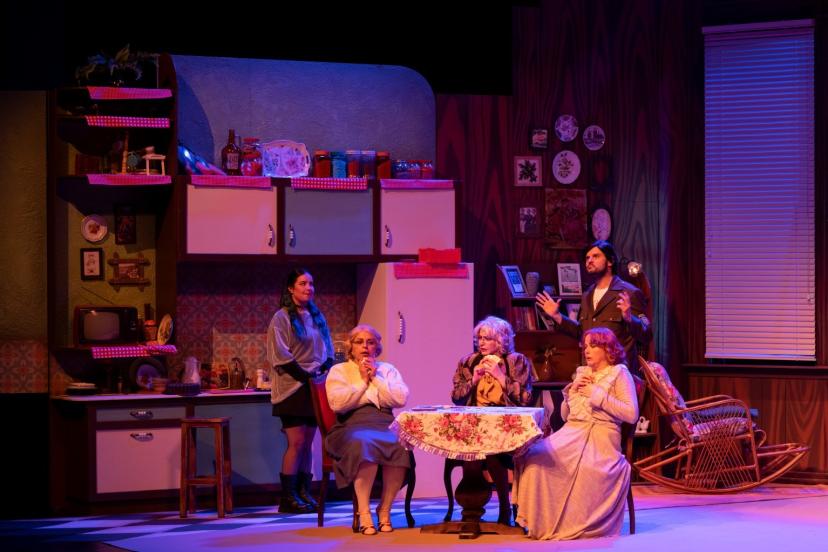 "Üç Jokerli Konken" Adana’da kapalı gişe sahnelendi