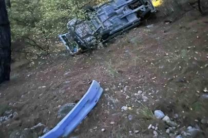 Uçuruma yuvarlanan araçtaki vatandaşı AFAD ekipleri çıkardı