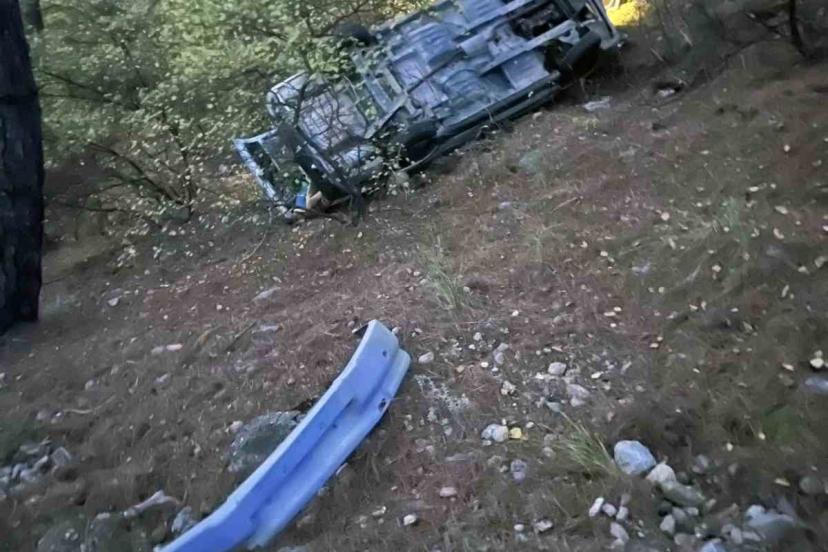 Uçuruma yuvarlanan araçtaki vatandaşı AFAD ekipleri çıkardı