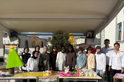 Üniversite öğrencilerinden ’Bir Kap Su, Bir Kap Sevgi’ farkındalık etkinliği