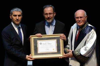 Uşak Üniversitesinde 2025-2026 akademik yılı törenle başladı