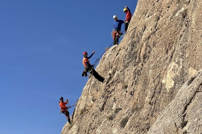 Van’da ilk kez çok ip boylu kaya tırmanışı eğitimi verildi