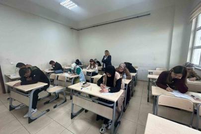 Vanlı öğrenciler ve yetişkinler kitap okuma yarışmasında buluştu