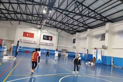 Varto Spor Salonu’nda voleybol antrenmanları devam ediyor