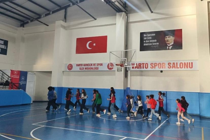 Varto’da voleybol kursuna yoğun ilgi
