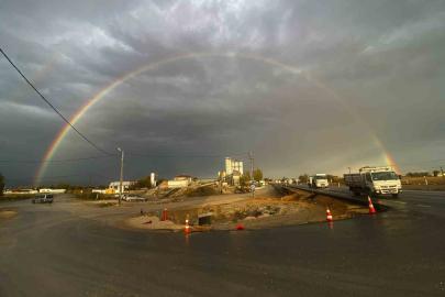 Yağmur sonrası beliren gökkuşağı görsel şölen oluşturdu