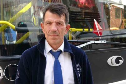 Yaralı köpeği kurtarmak için seferini yarıda bırakan halk otobüsü şoföründen insanlık dersi