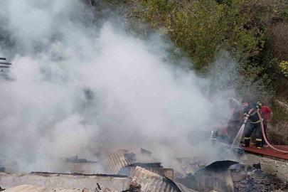 Yayladağı’nda metruk ev yangını