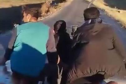 Yolculuklarını çekmek isterken, kendi kazalarını kaydettiler