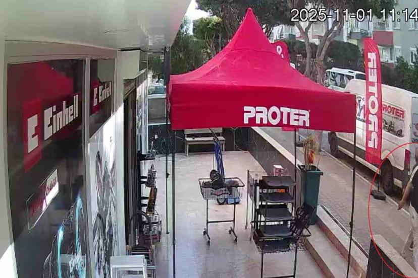 Yoldan geçenlere dehşeti yaşatıp 1 kişiyi bıçaklamıştı, adım adım izi sürülerek yakalandı