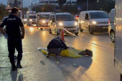 Yolun karşısına geçerken kamyonun çarptığı yaşlı adam öldü