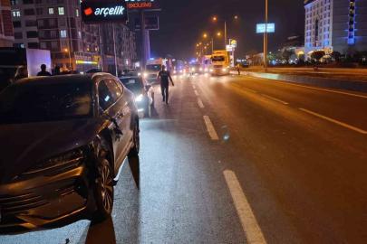 Yolun karşısına geçmeye çalışan 2 kadına otomobil çarptı: 1 ölü, 1 ağır yaralı