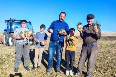 Yozgat’ta pancar mesaisi sürüyor, 6 aylık emeğin ürünleri yüzleri güldürüyor