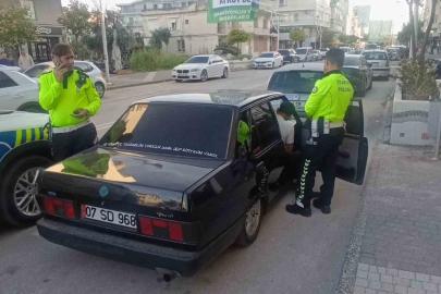 Yüksek sesli müzik yayını aday sürücüyü hem aracından hem de ehliyetten etti