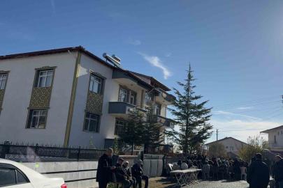 Zehirlenme felaketinde acılı bekleyiş sürüyor