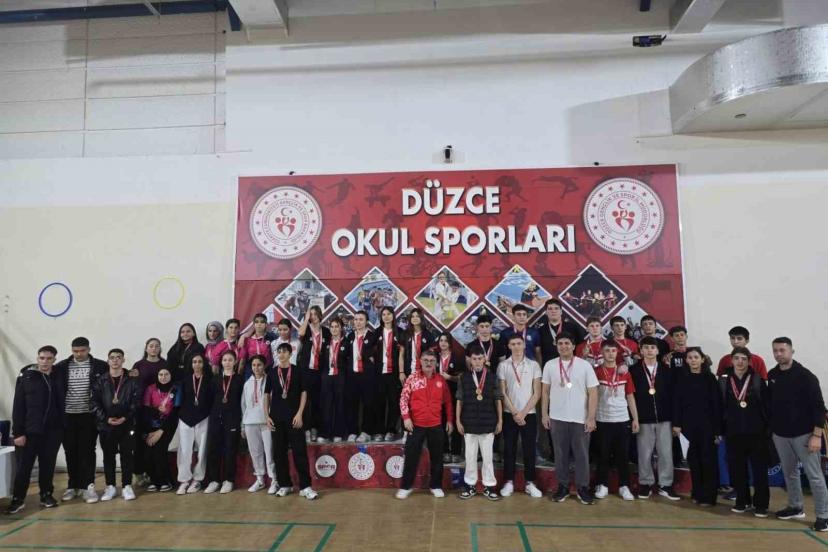 161 sporcu bilek güreşinde mücadele etti