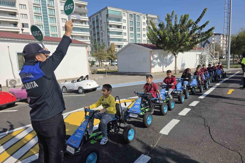 486 öğrenciye trafik ve çevre bilinci eğitimi verildi