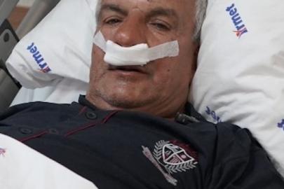 65 yaşındaki adamın burnundan 100 gramlık taş çıkarıldı