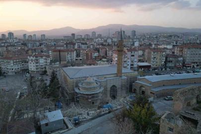 690 yıllık Sungurbey Camii aslına uygun olarak restore ediliyor