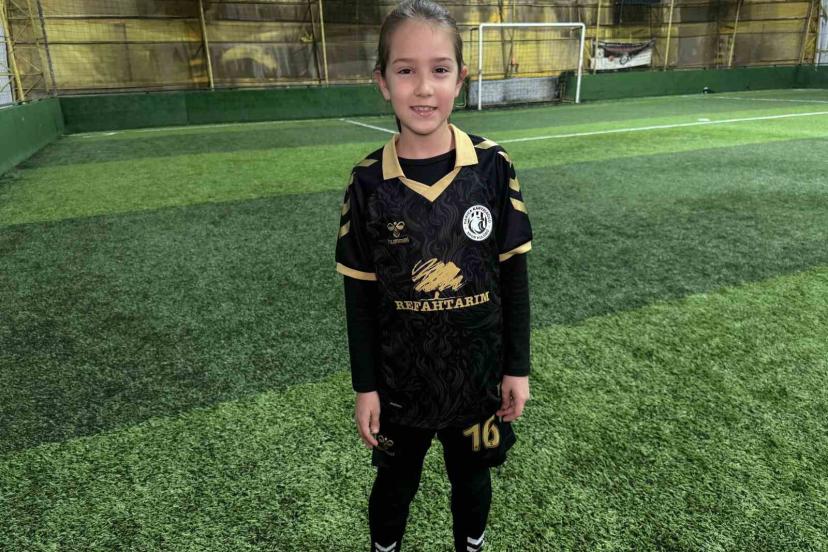 9 yaşındaki Defne’nin golleri beğeni topladı