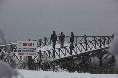 Abant Gölü Milli Parkı’nda kış güzelliği
