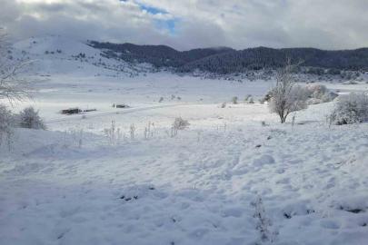 Abant ve çevresindeki yaylalar beyaza büründü