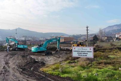 Adalet Sarayı için ilk kazma vuruldu