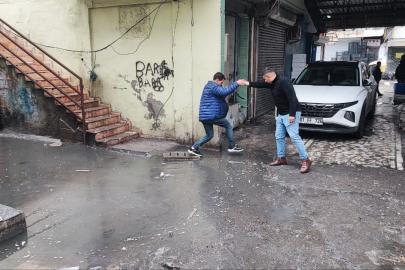 Adana’da esnaf kanalizasyon sorununun bir türlü çözülmemesine tepkili