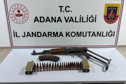 Adana’da uzun namlulu silahla yakalanan 2 şüpheli tutuklandı