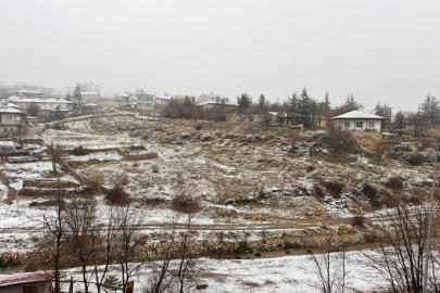 Adana’nın yüksek kesimlerine kar yağdı