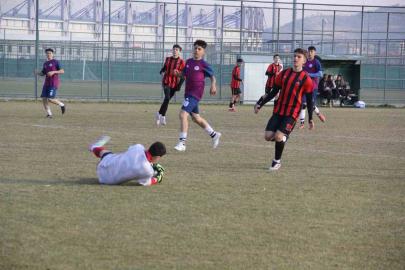 Afyon’da Gelişim Ligi maçına verilen saha tepkilere neden oldu