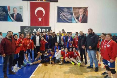 Ağrı Spor Lisesi hentbolda Türkiye yarı finallerine yükseldi