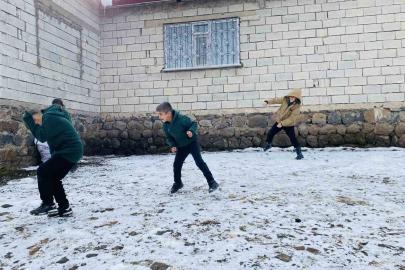 Ağrı’da çocuklar karın tadını çıkardı