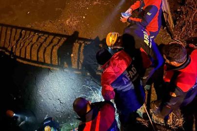 Ağrı’da köprüden düşen kişi ekiplerin hızlı müdahalesiyle kurtarıldı