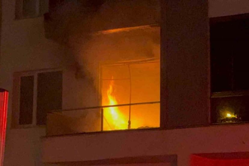 Ailesiyle tartıştı, evini ateşe verdi: 3 kişi dumandan etkiledi