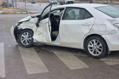 Aksaray’da tır ile otomobil çarpıştı: 4’ü hakem 5 yaralı