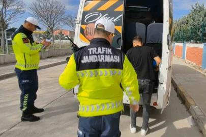 Aksaray’da trafik jandarması okul servislerini aralıksız denetliyor